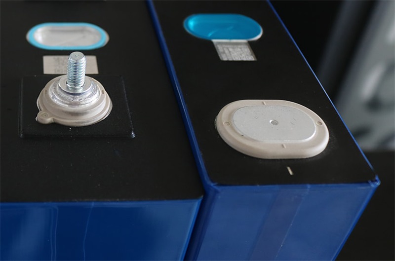 Screw Terminal vs Studs Terminal LiFePO4 Battery