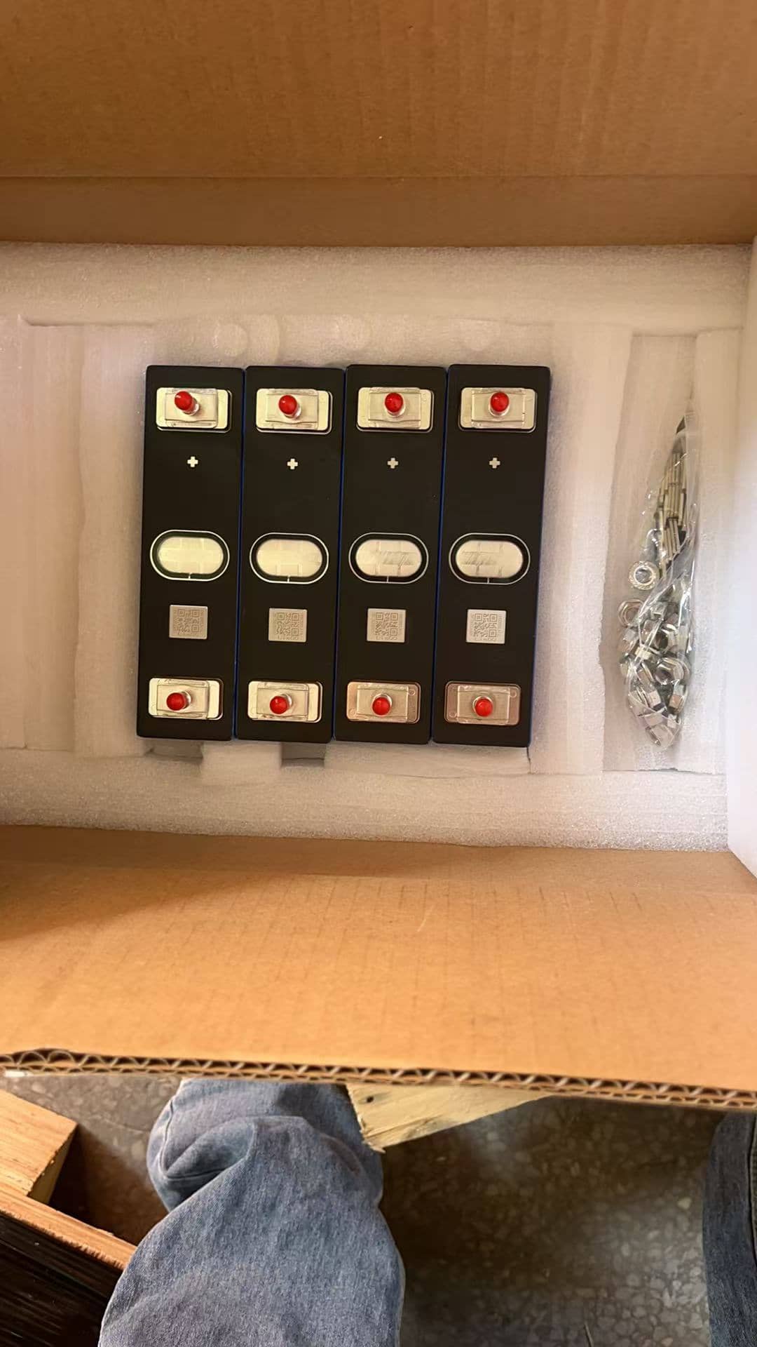 REPT 3.2V 72Ah LiFePO4 Battery Cell to Czech Republic