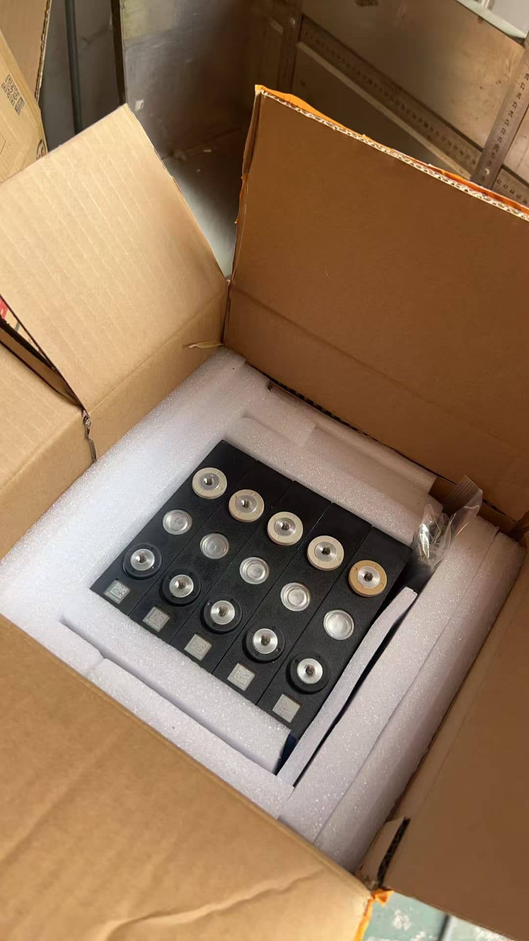 CALB 3.2V 80Ah LiFePO4 batteries to Austria