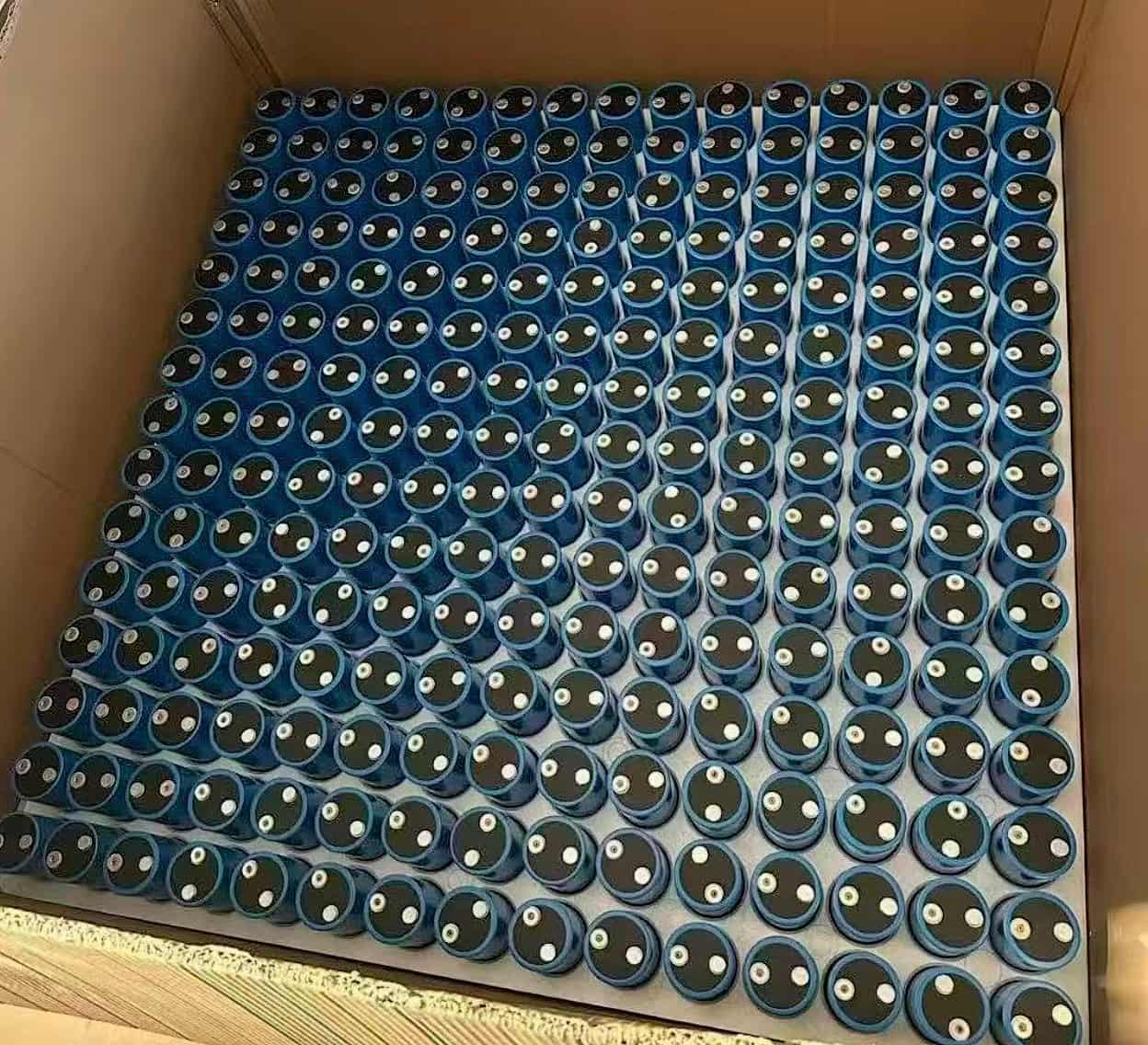 Biwo 60140 3.2 V 50Ah LiFePO4 Cylindrical Battery Cell