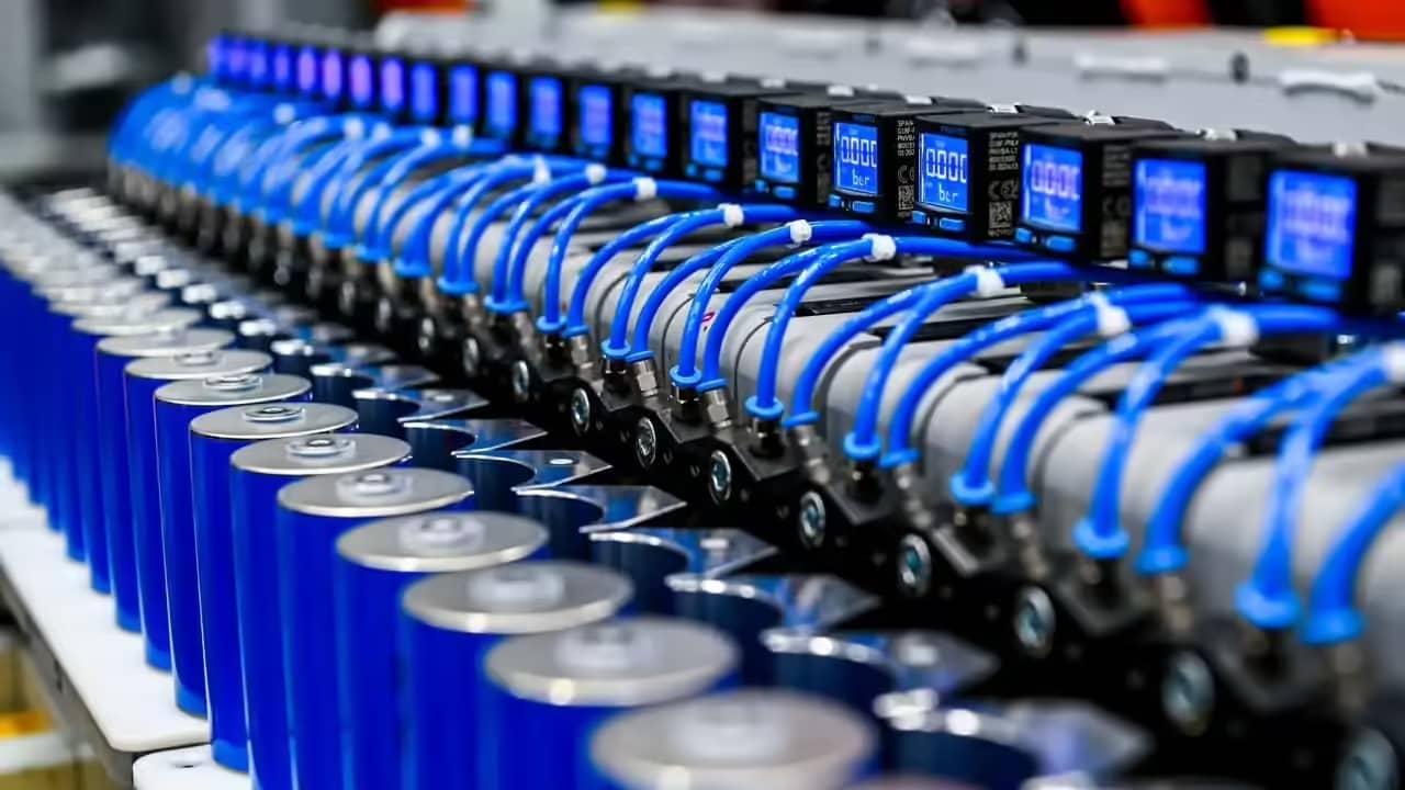 Highly Dependent on China’s Supply Chain, Europe’s Push to Localize EV Battery Production Faces Setbacks