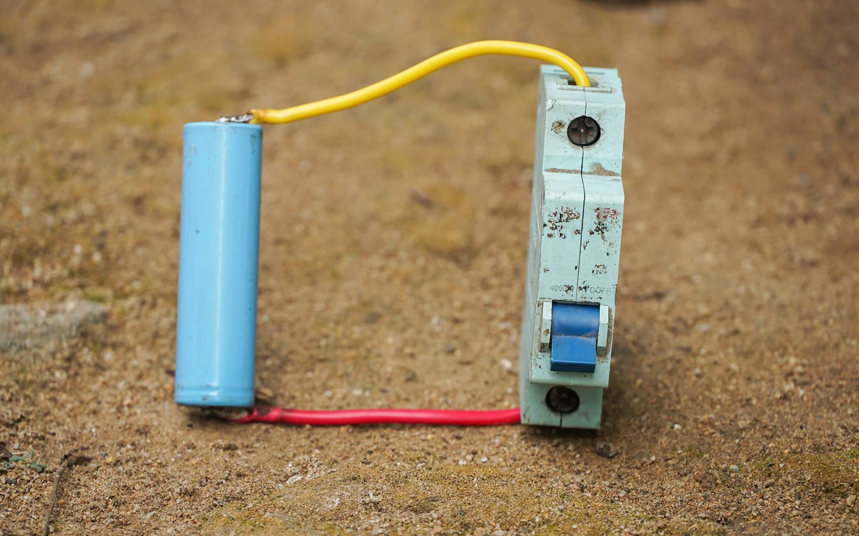 Why Do Lithium Batteries Experience Internal Short Circuits?