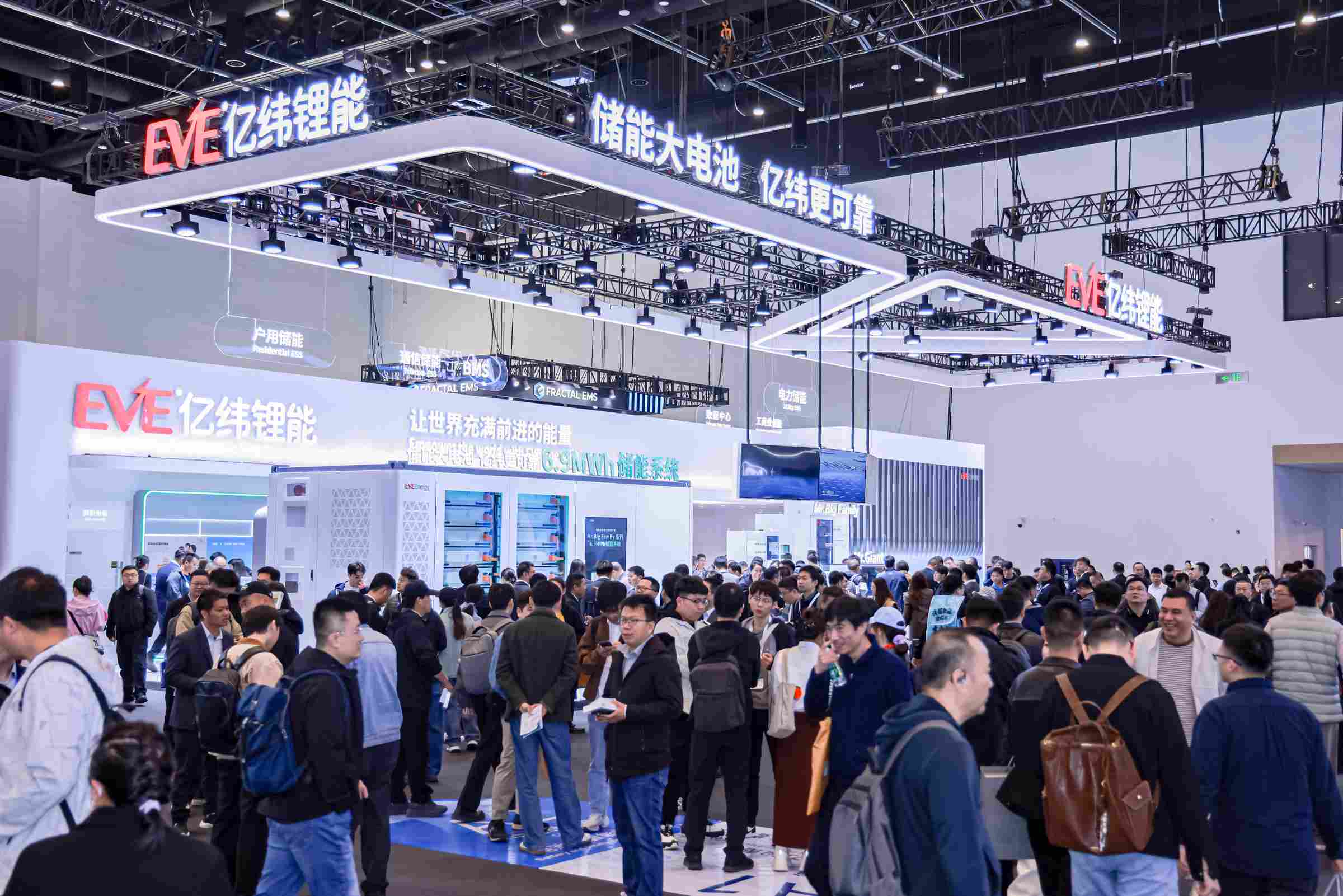 ESIE 2026: EVE Energy Launches World's First 6.9MWh Energy Storage System, Secures Over 50GWh Battery Contracts!