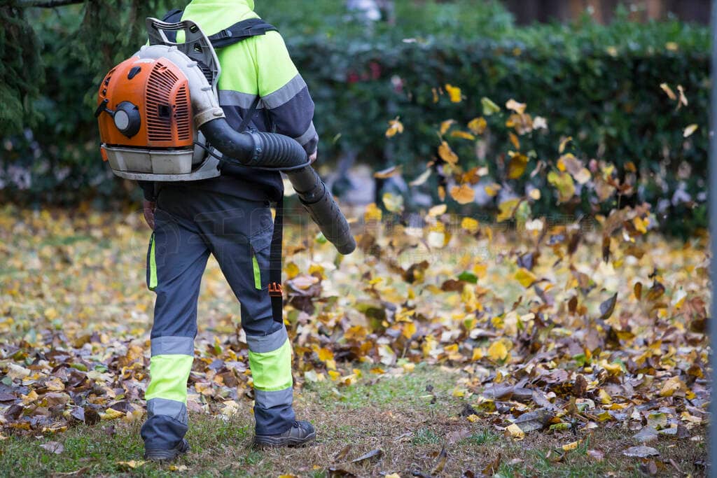 How to Choose the Right Leaf Blower Battery: Voltage, Ah, Runtime & CFM Explained