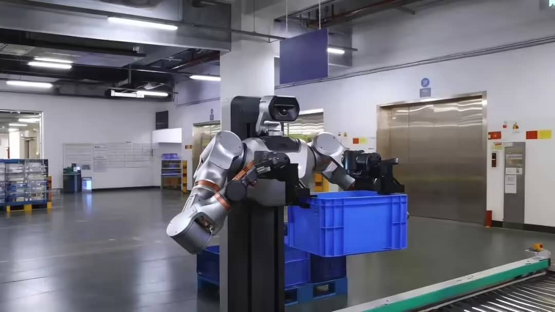 First Heavy-Duty Humanoid Robot Equipped with CATL Batteries Put into Operation